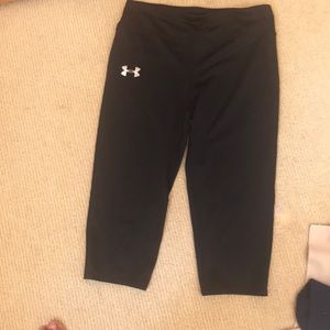 Black under armour crop leggings